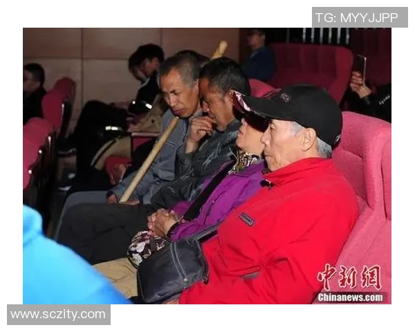 中场休息时的精彩瞬间：球员调整策略与观众互动的独特体验